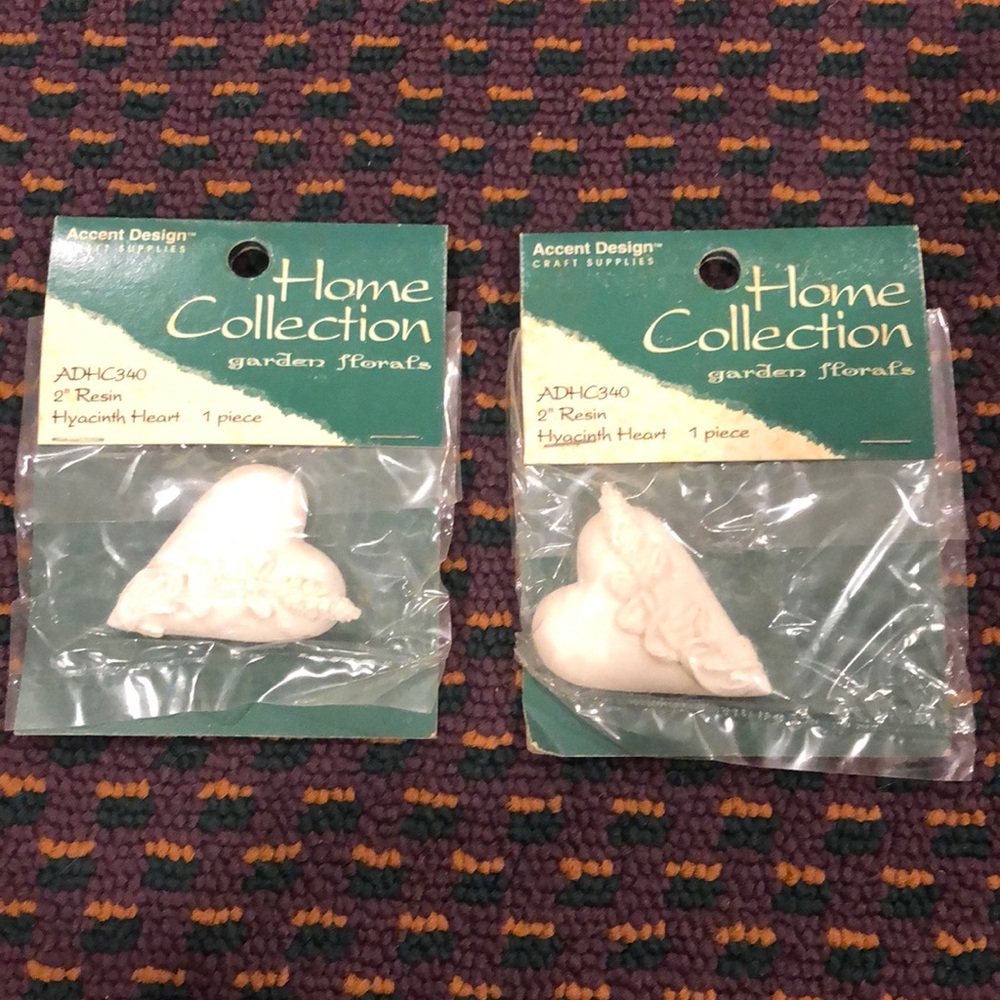 2. NWT 2” resin hearts for decoration/jewelry